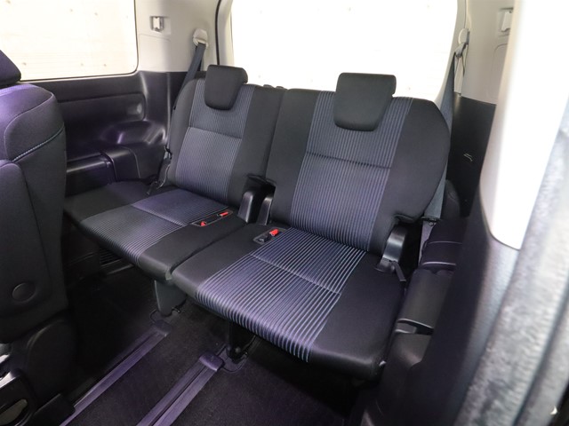 トヨタ ヴォクシー10枚目