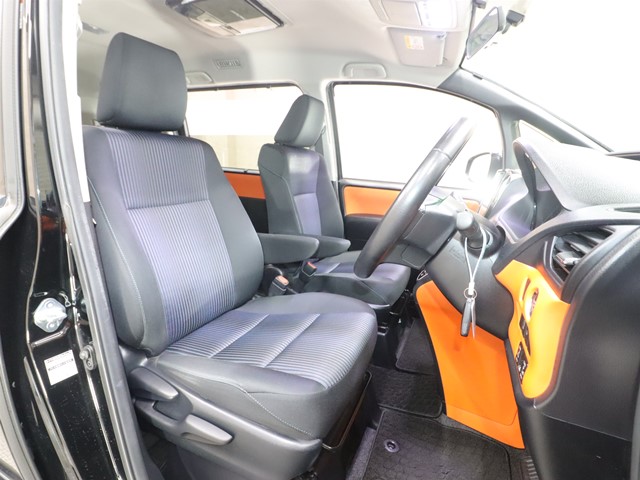 トヨタ ヴォクシー3枚目