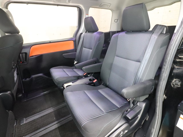 トヨタ ヴォクシー8枚目