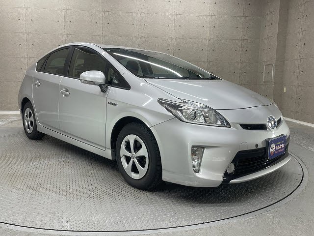 トヨタ プリウス10枚目