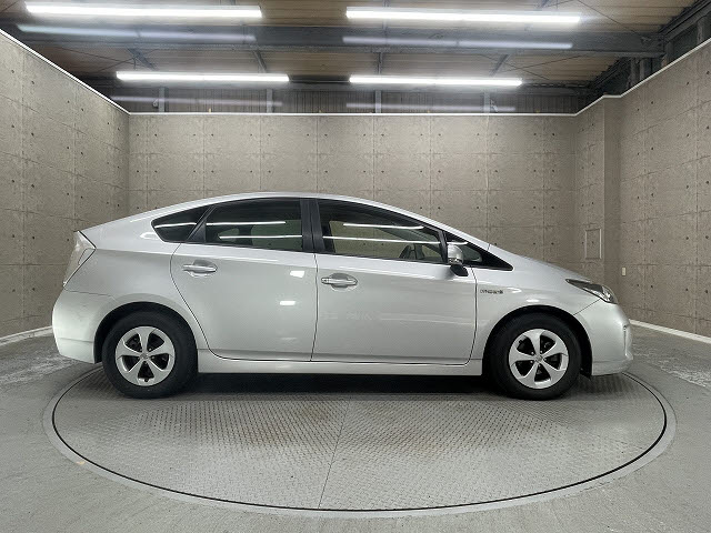トヨタ プリウス13枚目