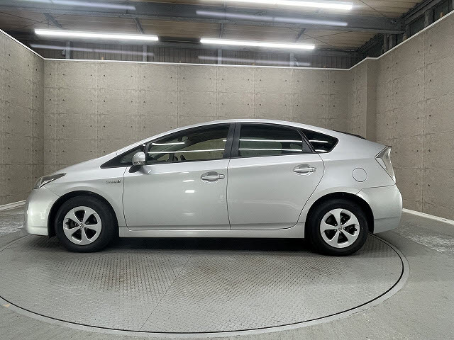 トヨタ プリウス14枚目