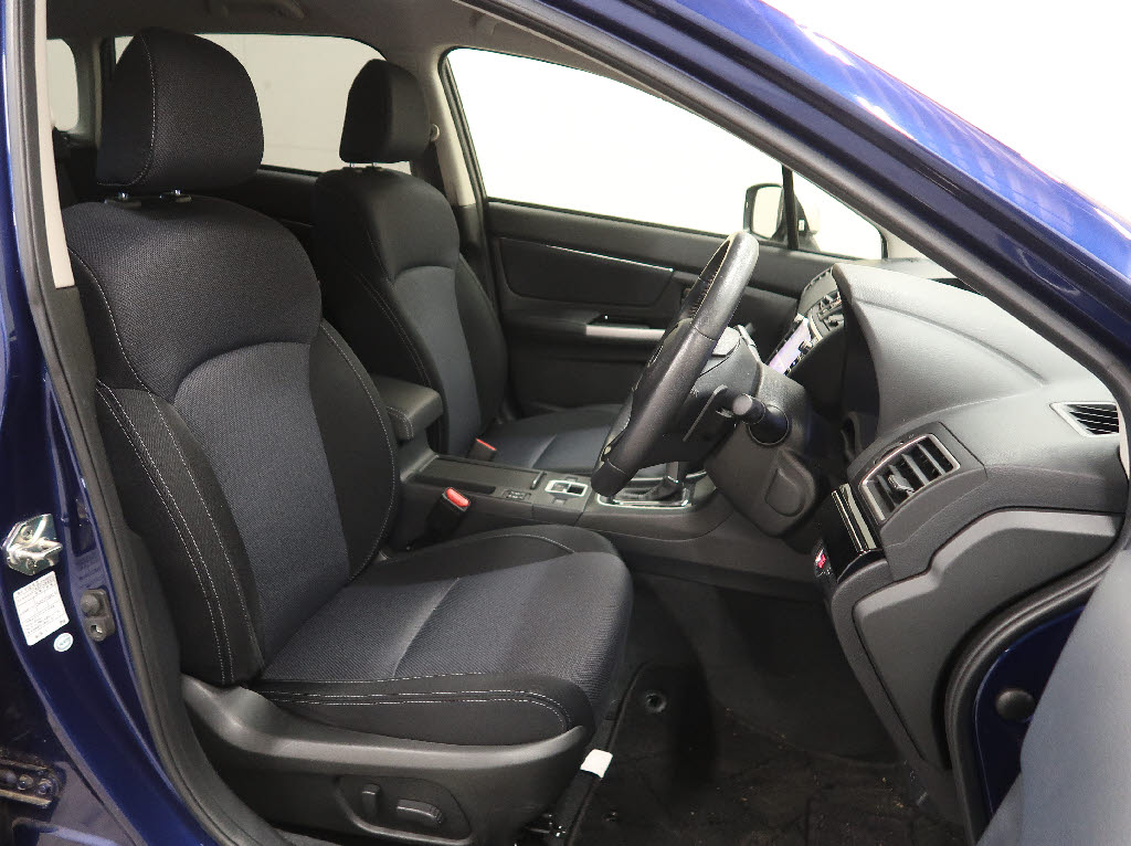 スバル レヴォーグ4枚目