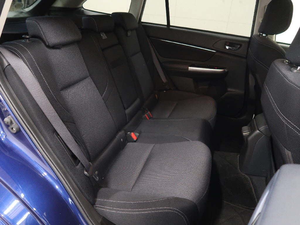 スバル レヴォーグ5枚目